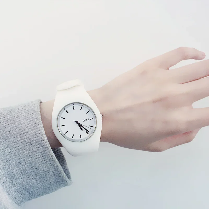 Silicone Band Women - الرجال مشاهدة النساء كريم اللون رقيقة