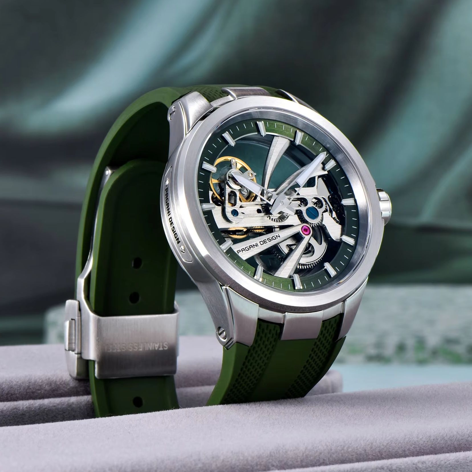 ساعة يد ميكانيكية رياضية للرجا - مراجعة Rubber Strap Diver وسعره