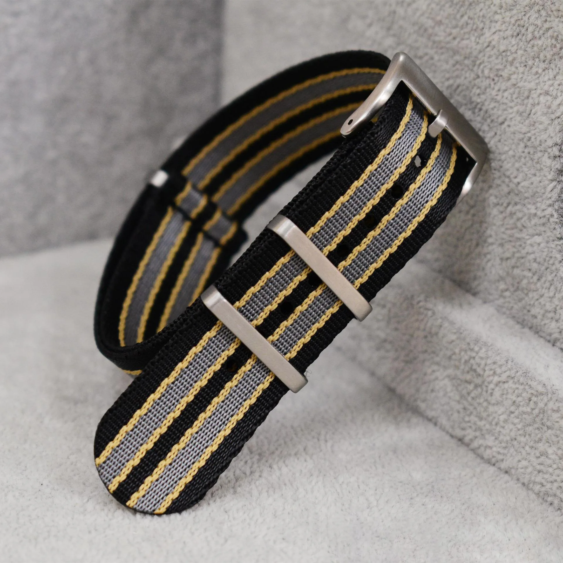 20 مللي متر حزام ساعة نيلون ل  - مراجعة Nato Strap Nylon وسعره