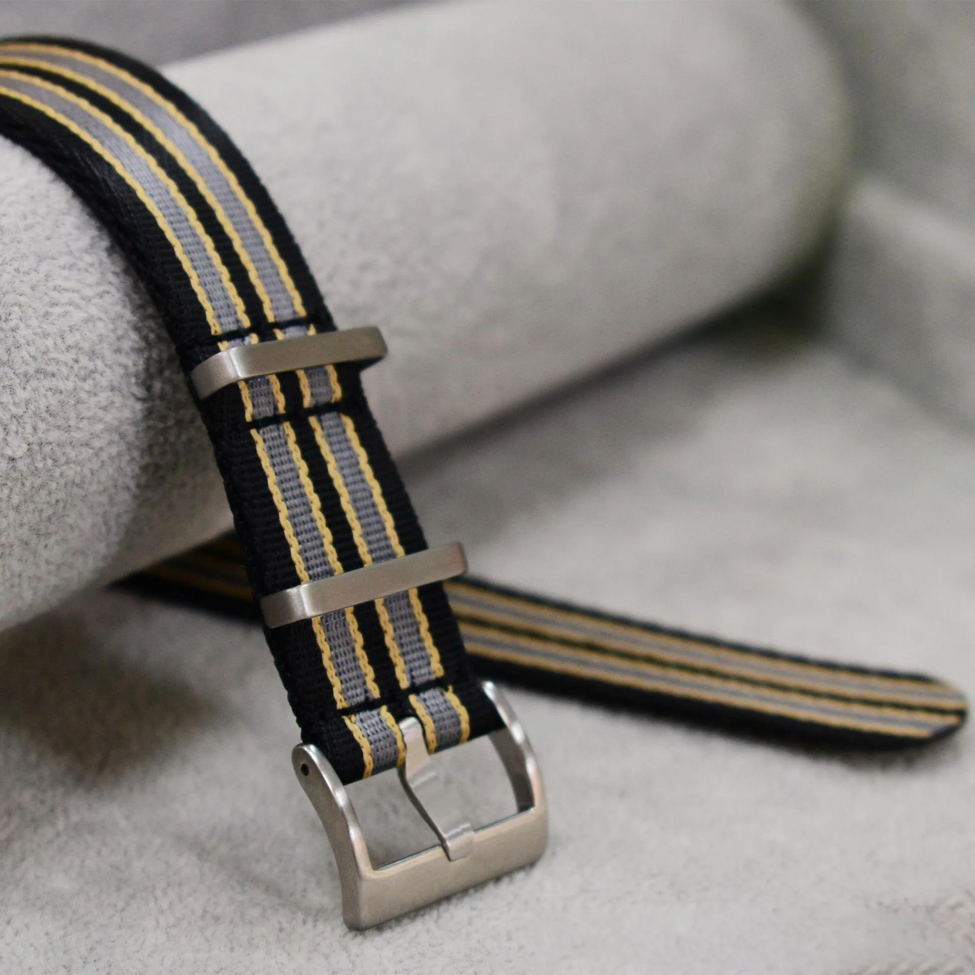 20 مللي متر حزام ساعة نيلون ل  - مراجعة Nato Strap Nylon وسعره